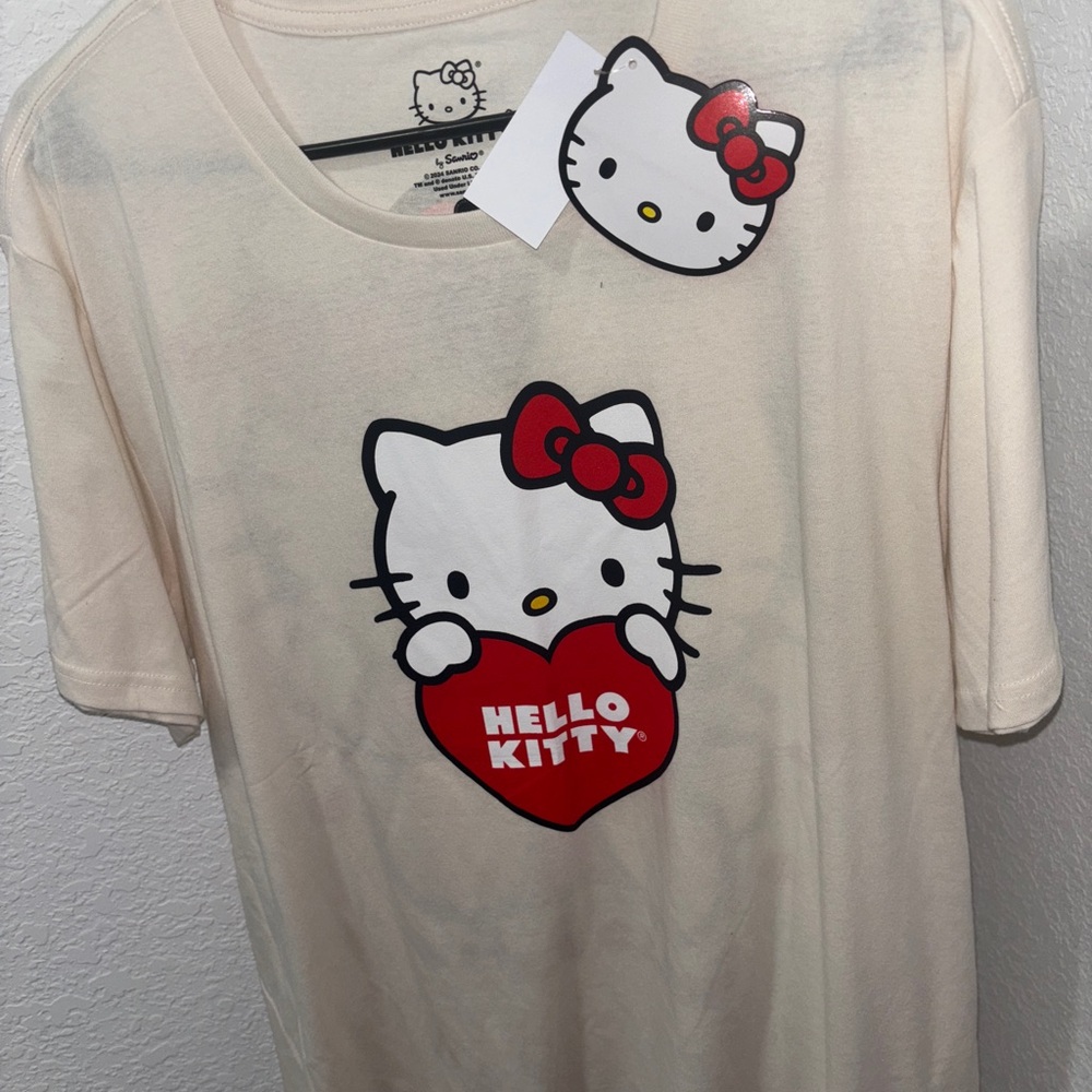 Hello Kitty by Sanrio Women’s Oversized Kawaii Graphic Tee NWT - Picture 10 of 11